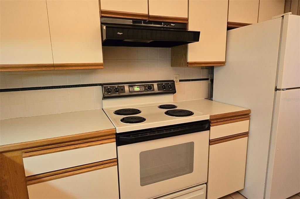 For Sale: $221,800 (2 beds, 2 baths, 1100 Square Feet)