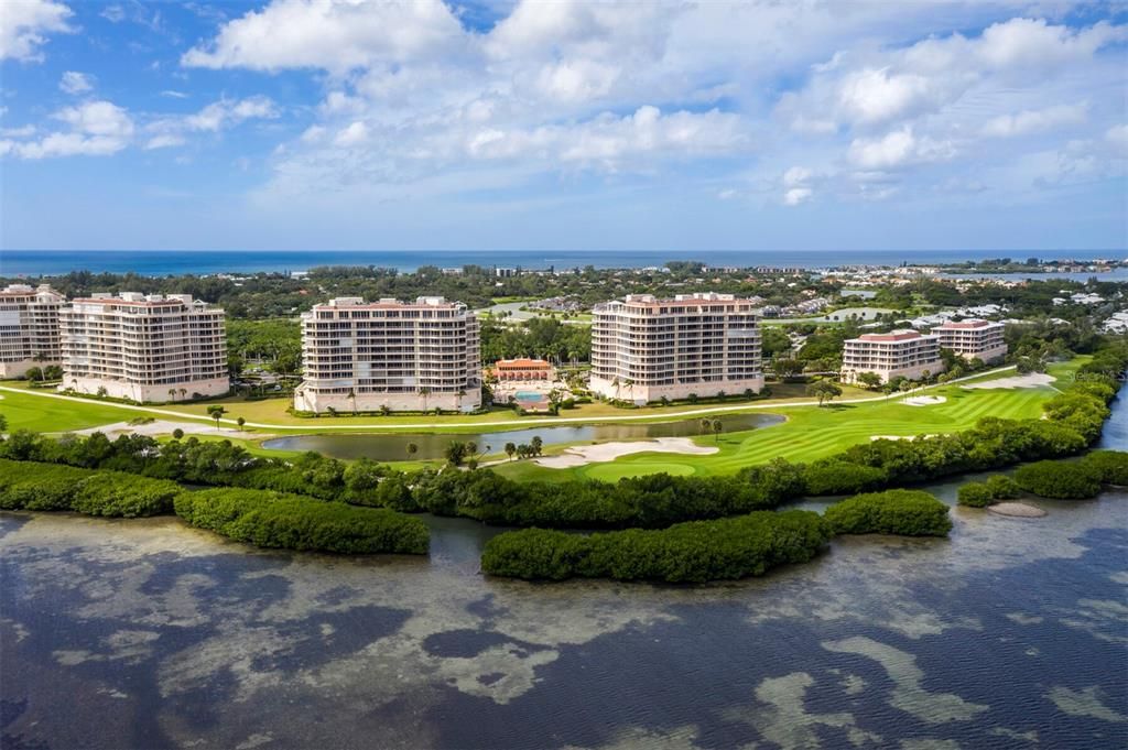 For Sale: $2,295,000 (3 beds, 3 baths, 2550 Square Feet)