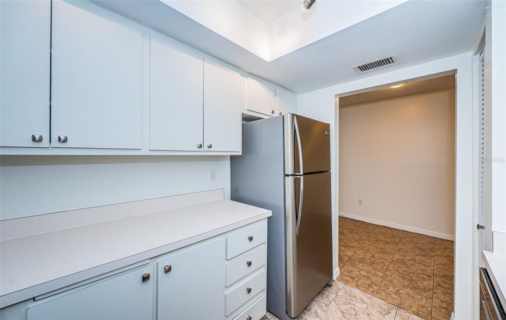 Active With Contract: $139,900 (1 beds, 2 baths, 775 Square Feet)