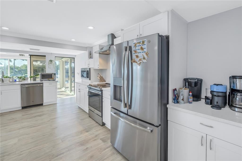 For Sale: $1,595,000 (4 beds, 2 baths, 2515 Square Feet)