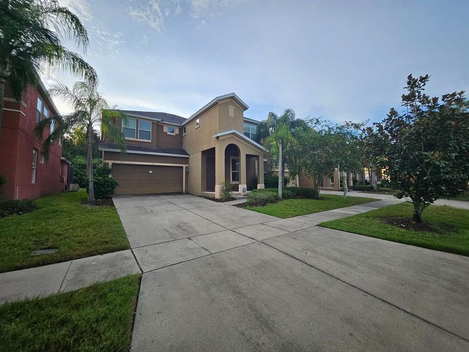 For Sale: $615,000 (6 beds, 5 baths, 3512 Square Feet)