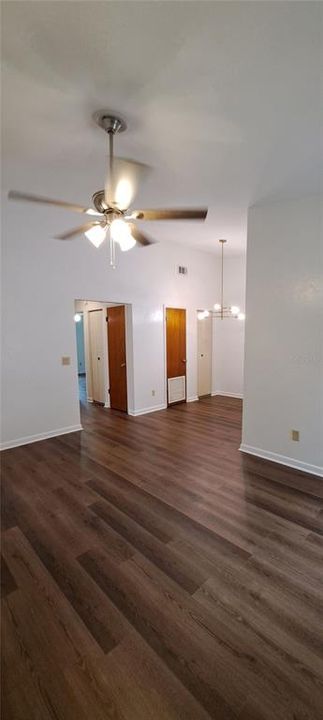 For Rent: $1,050 (2 beds, 1 baths, 868 Square Feet)