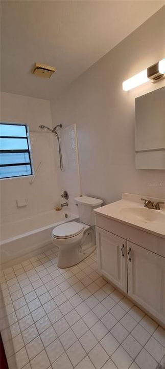 For Rent: $1,050 (2 beds, 1 baths, 868 Square Feet)