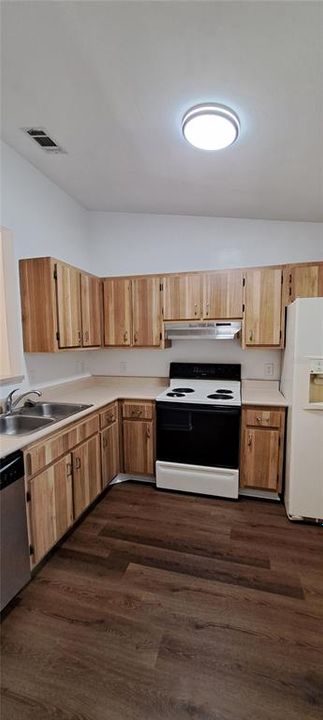 For Rent: $1,050 (2 beds, 1 baths, 868 Square Feet)