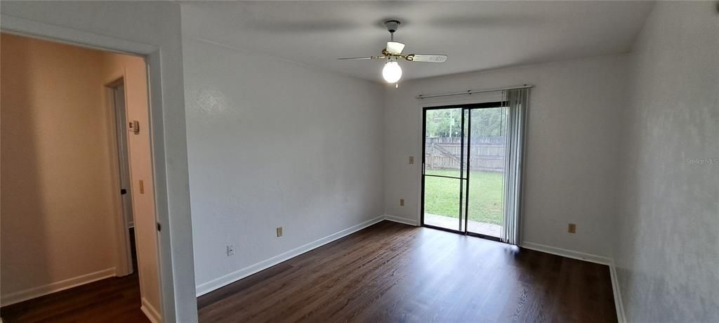 For Rent: $1,050 (2 beds, 1 baths, 868 Square Feet)