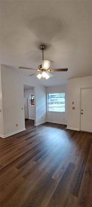 For Rent: $1,050 (2 beds, 1 baths, 868 Square Feet)