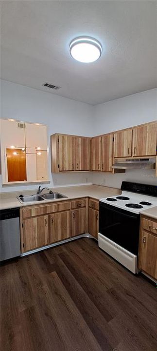 For Rent: $1,050 (2 beds, 1 baths, 868 Square Feet)