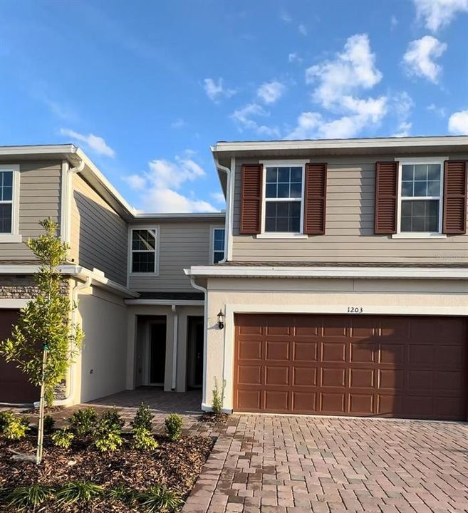Recently Sold: $389,990 (4 beds, 2 baths, 1868 Square Feet)