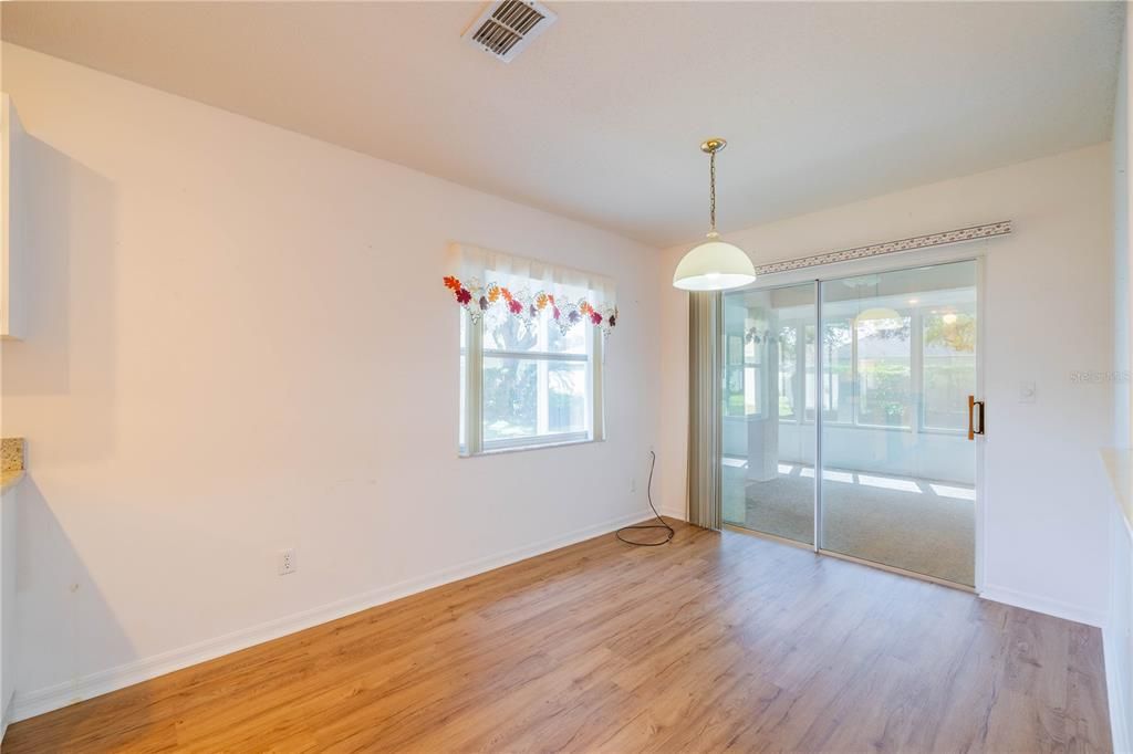 Active With Contract: $199,900 (2 beds, 2 baths, 1757 Square Feet)