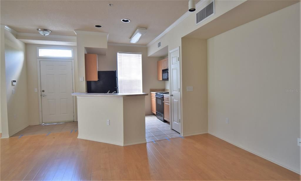 For Rent: $1,700 (1 beds, 1 baths, 848 Square Feet)