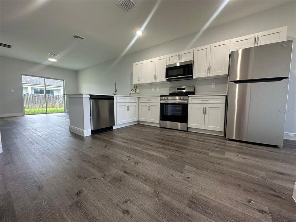 For Rent: $1,600 (3 beds, 2 baths, 1162 Square Feet)