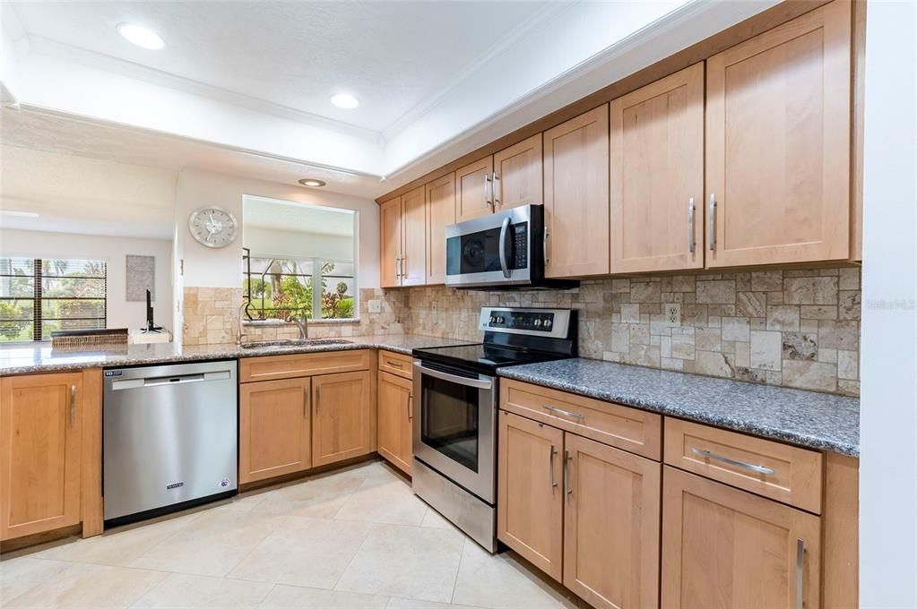 Nice Kitchen with Stainless Steel Appliances and Granite Countertops