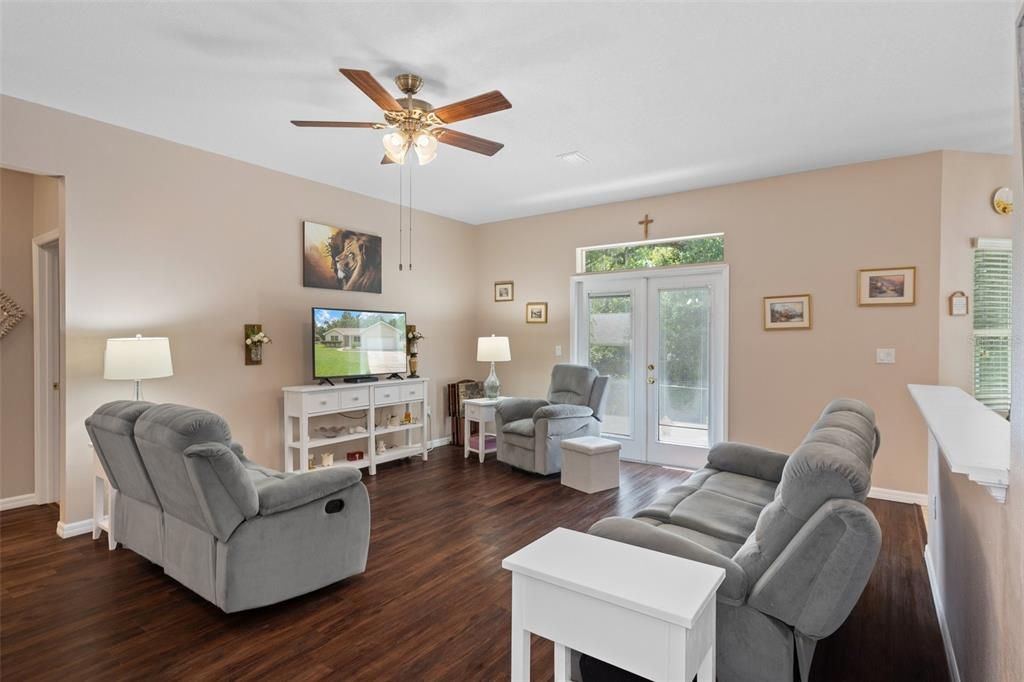 Active With Contract: $325,000 (4 beds, 2 baths, 1558 Square Feet)