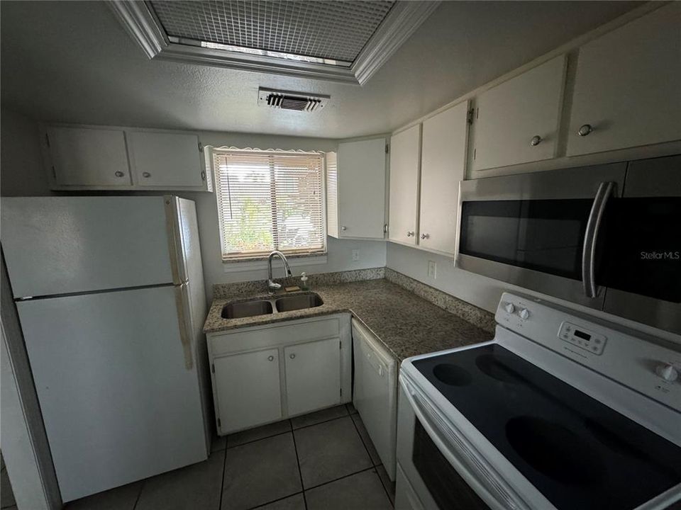 For Rent: $1,950 (2 beds, 2 baths, 1120 Square Feet)