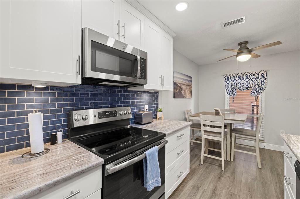 For Sale: $425,000 (2 beds, 2 baths, 1005 Square Feet)