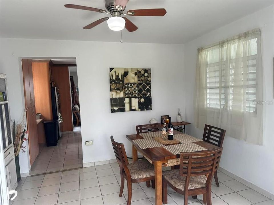 En Venta: $269,000 (3 camas, 3 baños, 1185 Pies cuadrados)