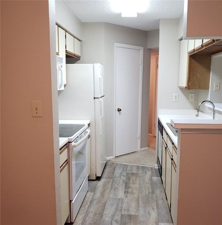 For Rent: $1,395 (1 beds, 1 baths, 684 Square Feet)