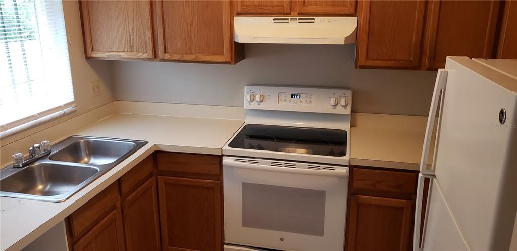 For Rent: $1,350 (2 beds, 1 baths, 900 Square Feet)