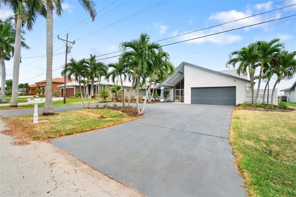 For Sale: $1,297,000 (4 beds, 2 baths, 2295 Square Feet)