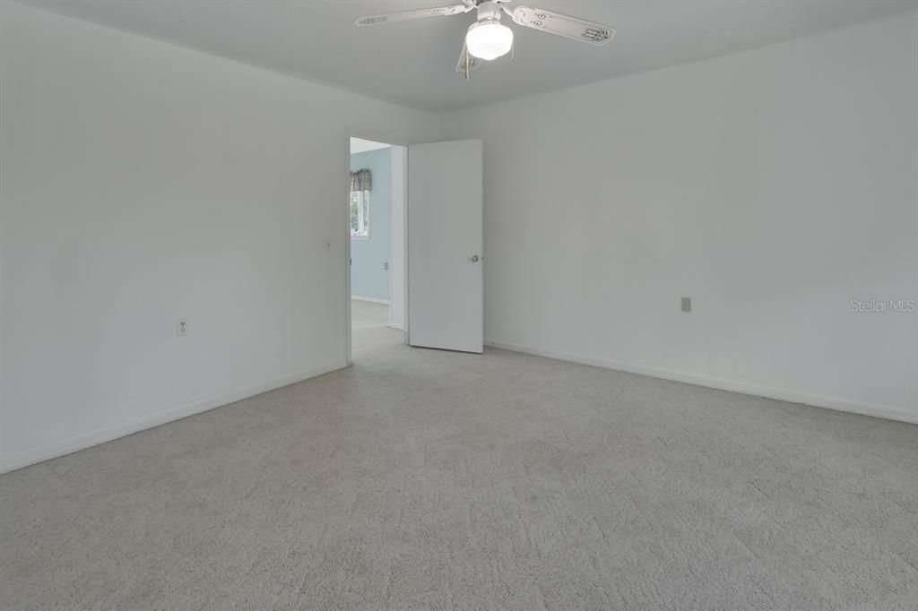 待售: $800,000 (6 贝兹, 3 浴室, 4900 平方英尺)