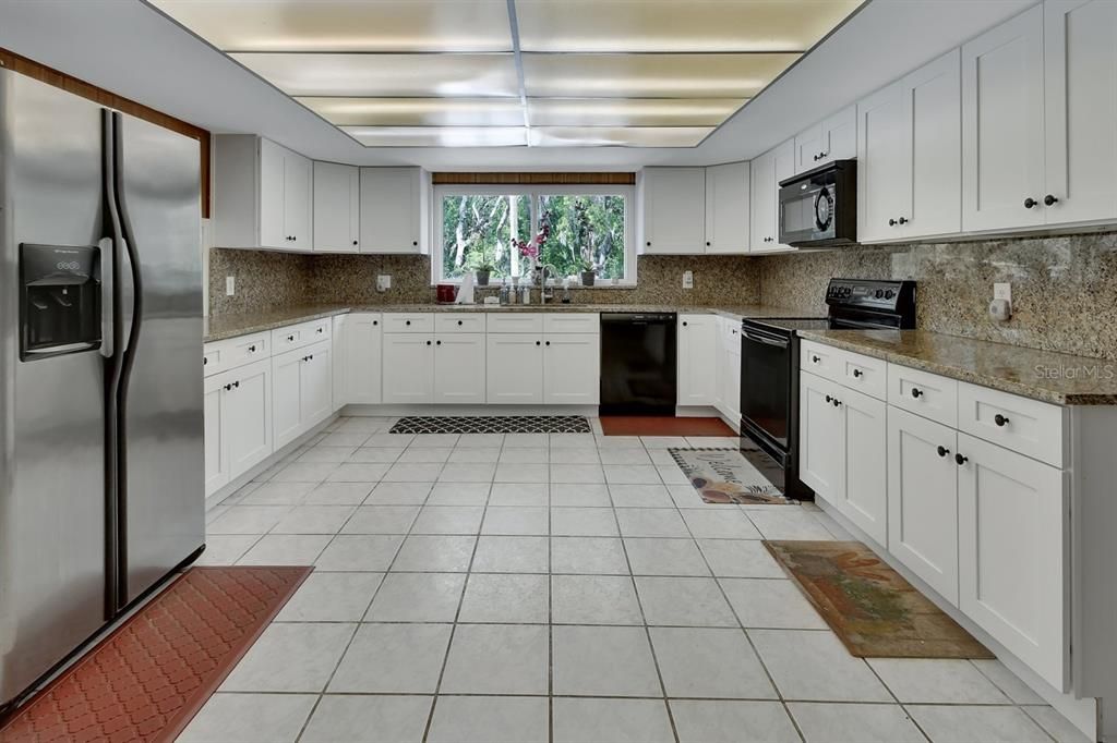 待售: $800,000 (6 贝兹, 3 浴室, 4900 平方英尺)