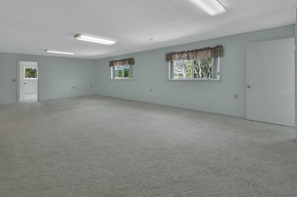 待售: $800,000 (6 贝兹, 3 浴室, 4900 平方英尺)