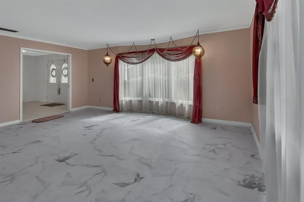 待售: $800,000 (6 贝兹, 3 浴室, 4900 平方英尺)