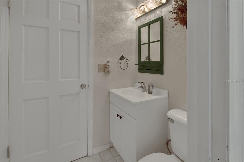 待售: $800,000 (6 贝兹, 3 浴室, 4900 平方英尺)