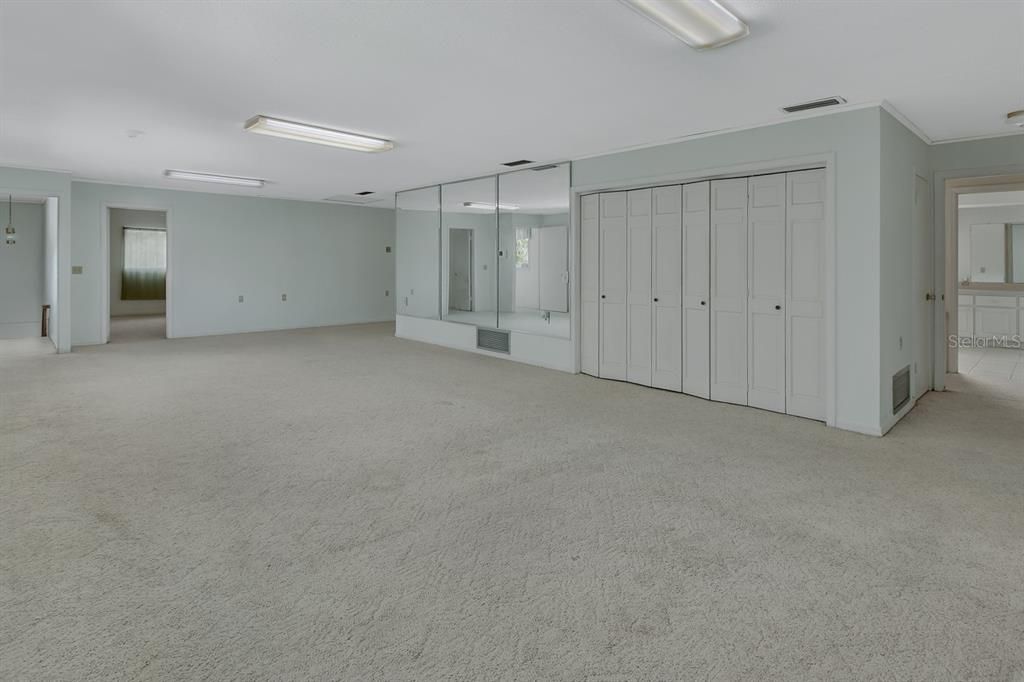 待售: $800,000 (6 贝兹, 3 浴室, 4900 平方英尺)