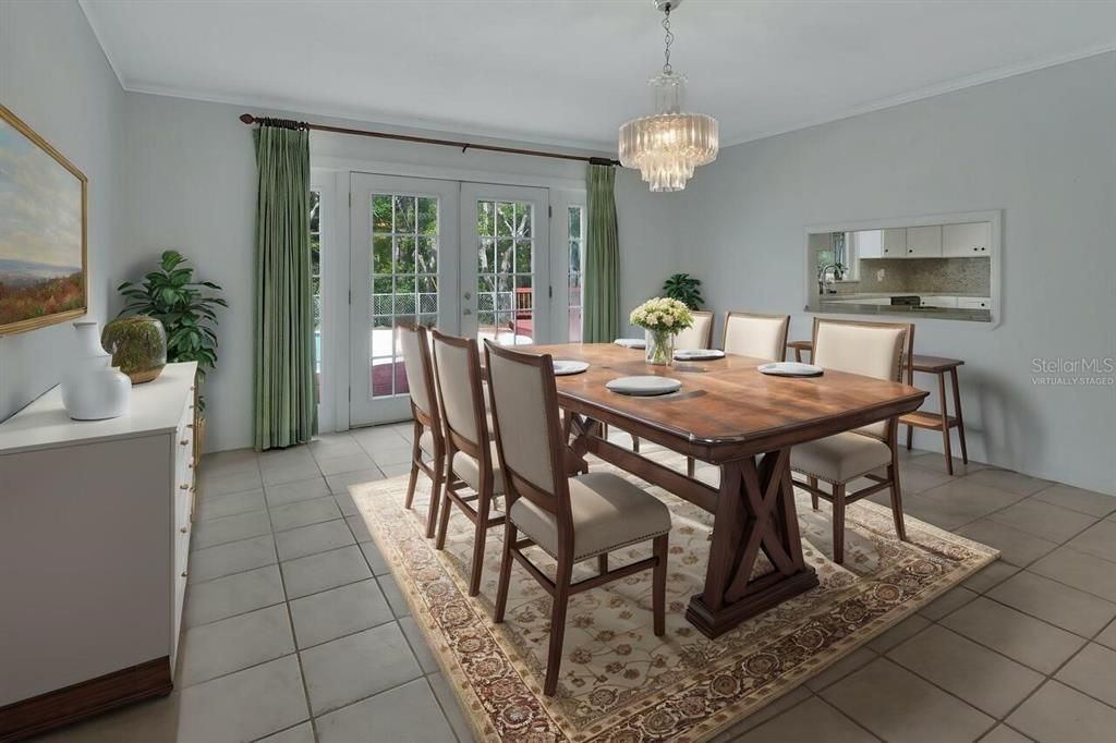 待售: $800,000 (6 贝兹, 3 浴室, 4900 平方英尺)