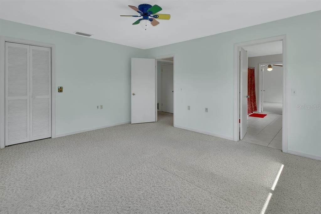 待售: $800,000 (6 贝兹, 3 浴室, 4900 平方英尺)