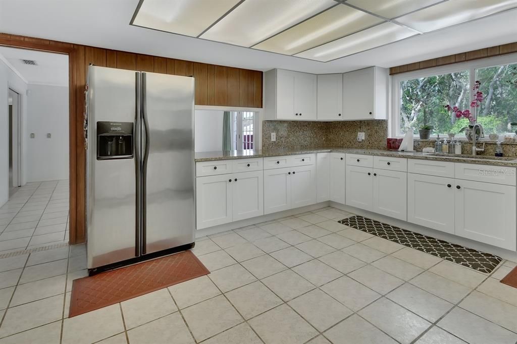 待售: $800,000 (6 贝兹, 3 浴室, 4900 平方英尺)