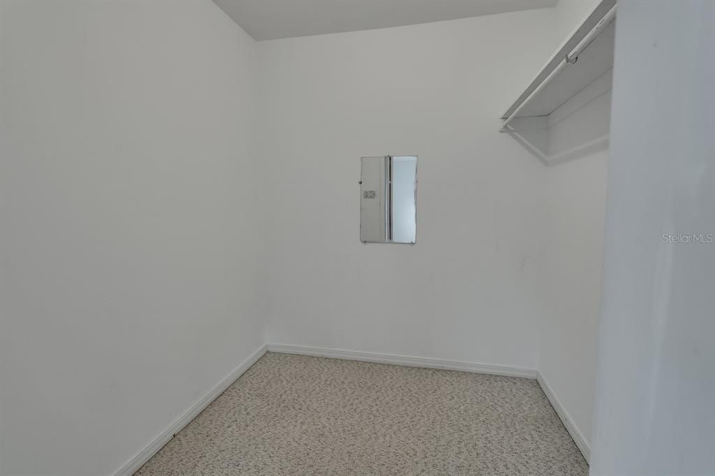 待售: $800,000 (6 贝兹, 3 浴室, 4900 平方英尺)