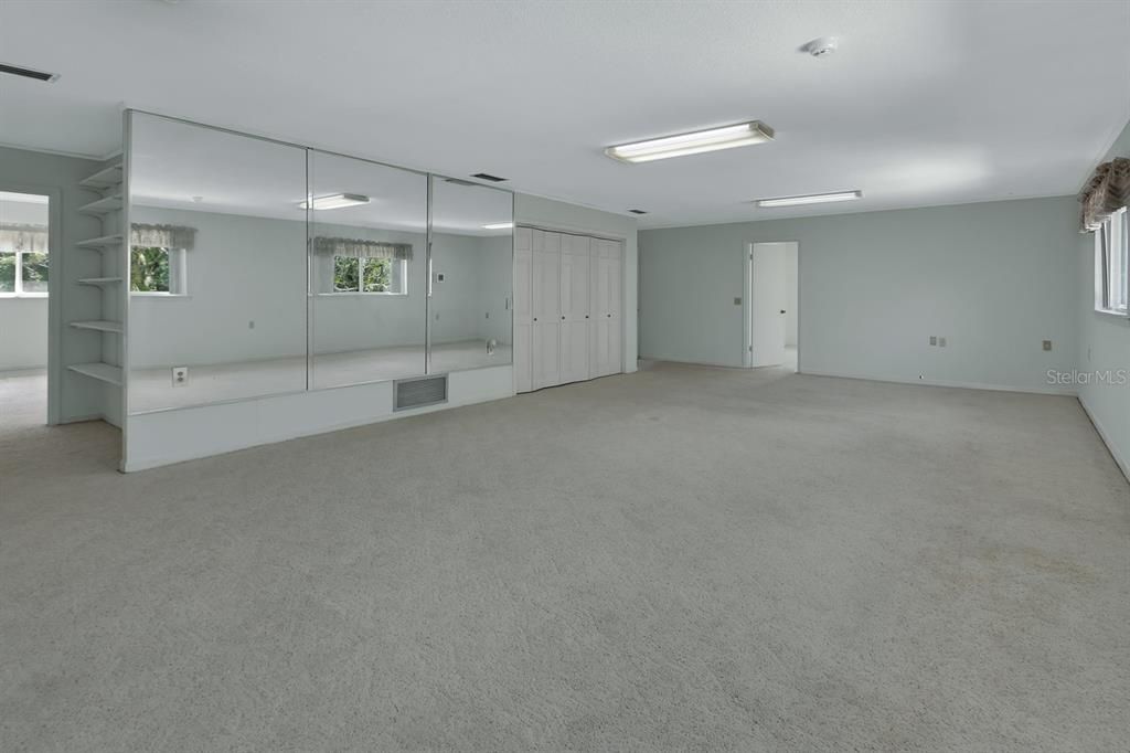 待售: $800,000 (6 贝兹, 3 浴室, 4900 平方英尺)