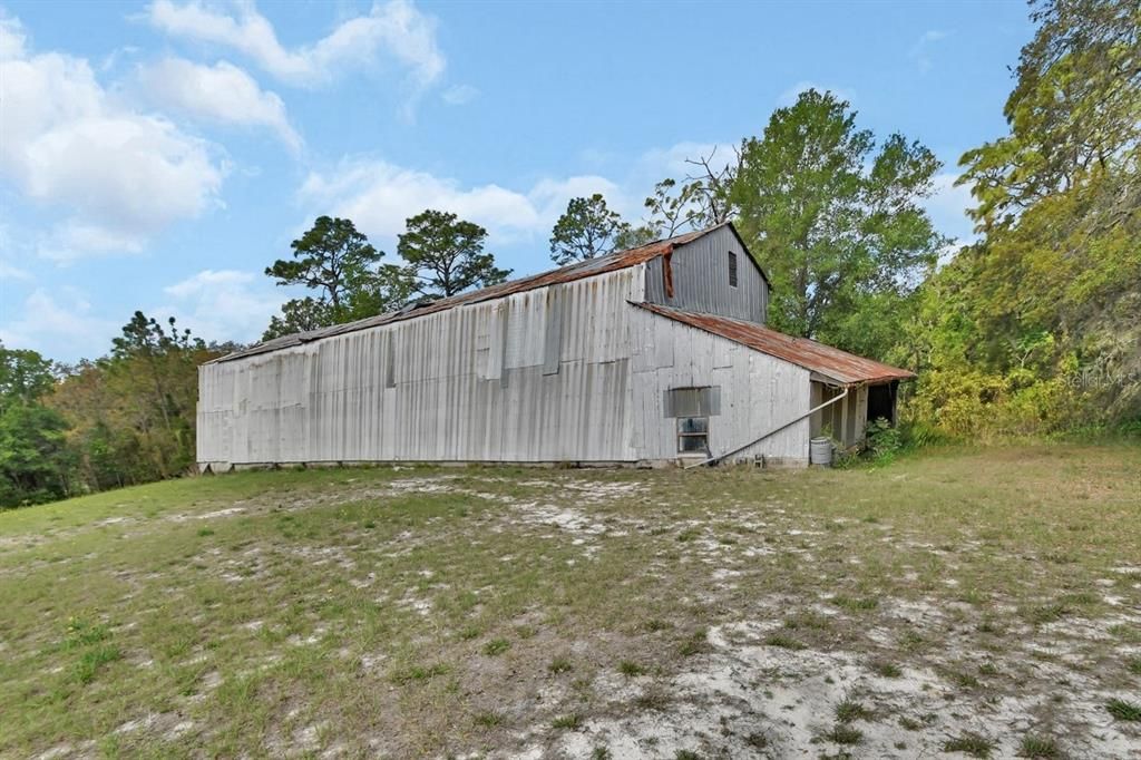 待售: $800,000 (6 贝兹, 3 浴室, 4900 平方英尺)