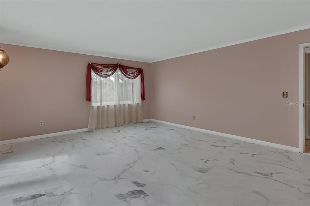 待售: $800,000 (6 贝兹, 3 浴室, 4900 平方英尺)