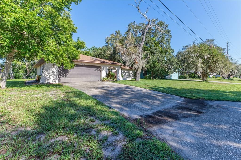 Active With Contract: $239,900 (3 beds, 2 baths, 1516 Square Feet)