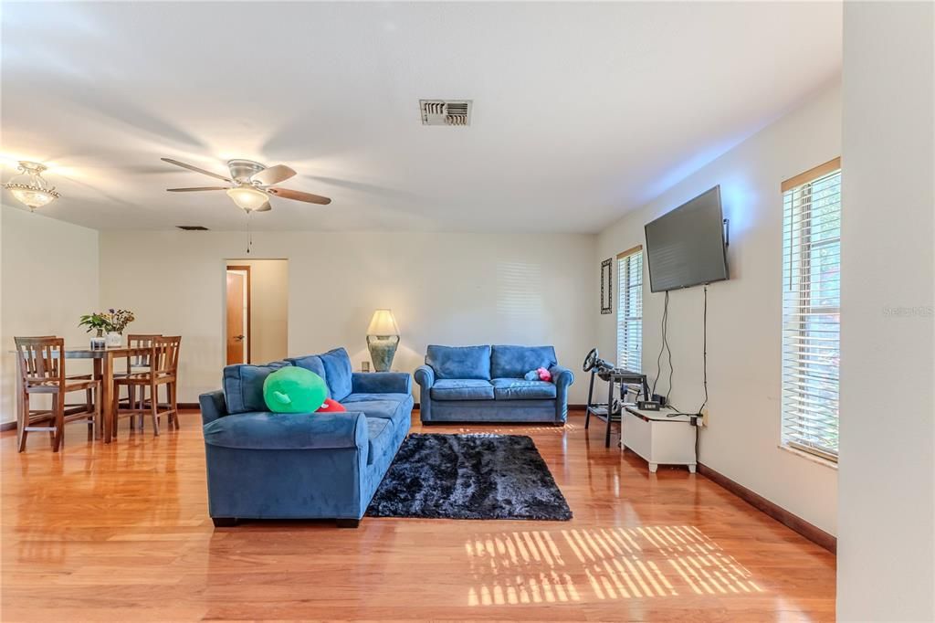 Active With Contract: $239,900 (3 beds, 2 baths, 1516 Square Feet)