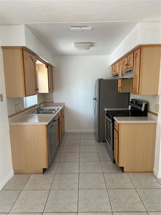 For Rent: $2,200 (3 beds, 2 baths, 1413 Square Feet)