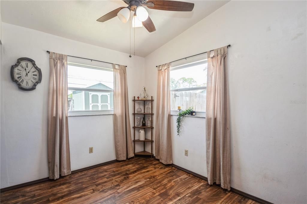 For Sale: $275,000 (3 beds, 2 baths, 1300 Square Feet)