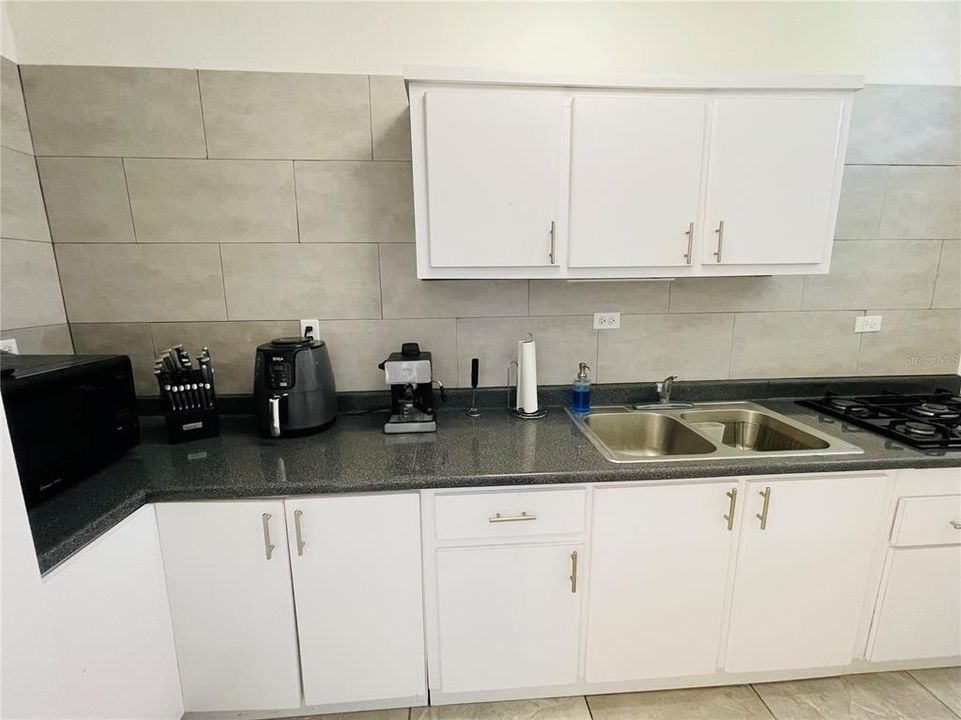 En Venta: $350,000 (4 camas, 2 baños, 2000 Pies cuadrados)