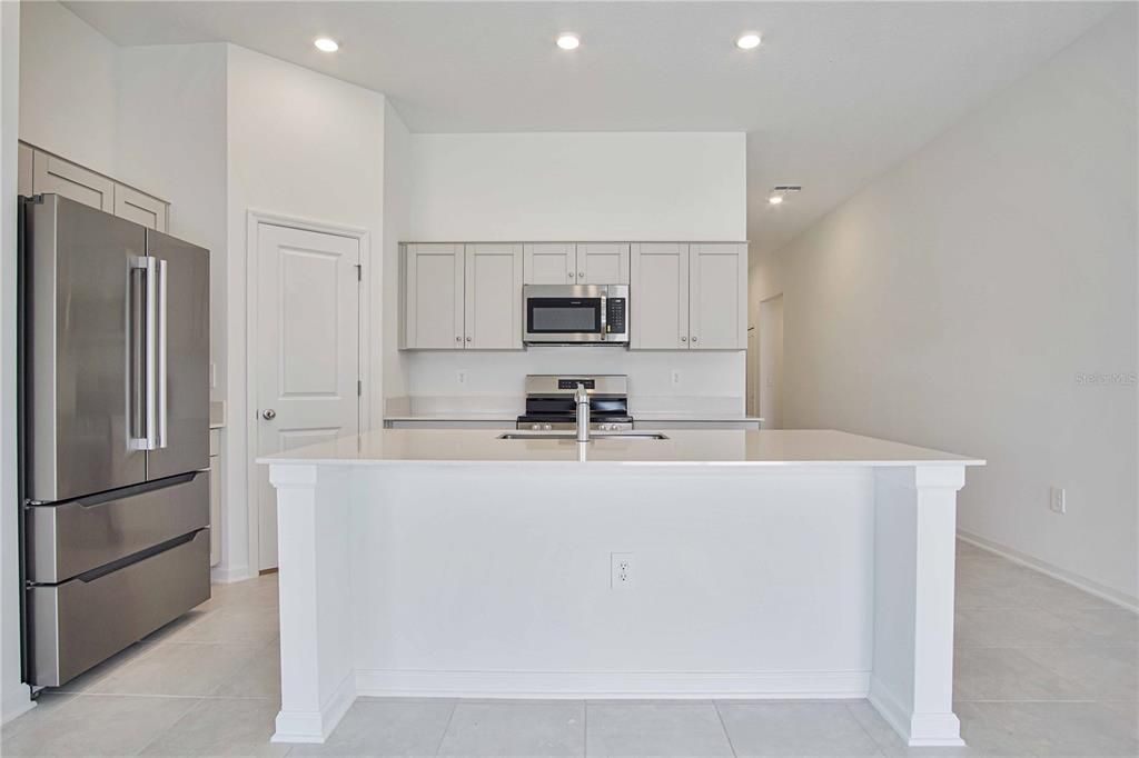 Active With Contract: $1,895 (3 beds, 2 baths, 1555 Square Feet)