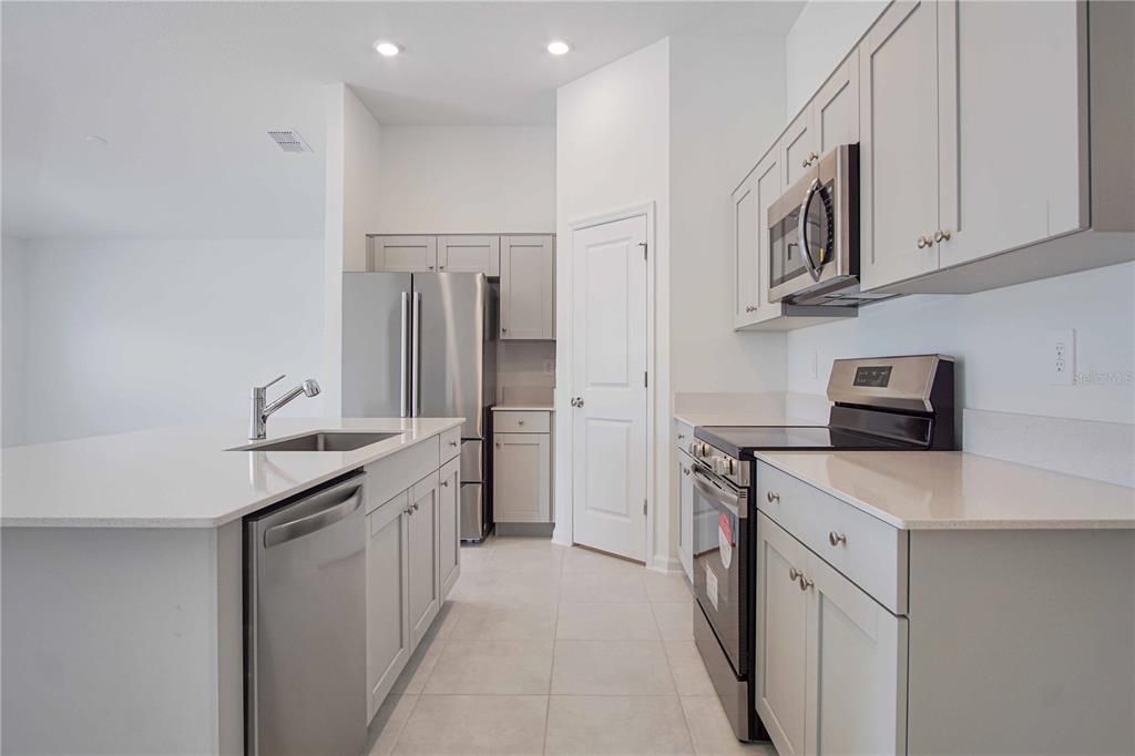 Active With Contract: $1,895 (3 beds, 2 baths, 1555 Square Feet)