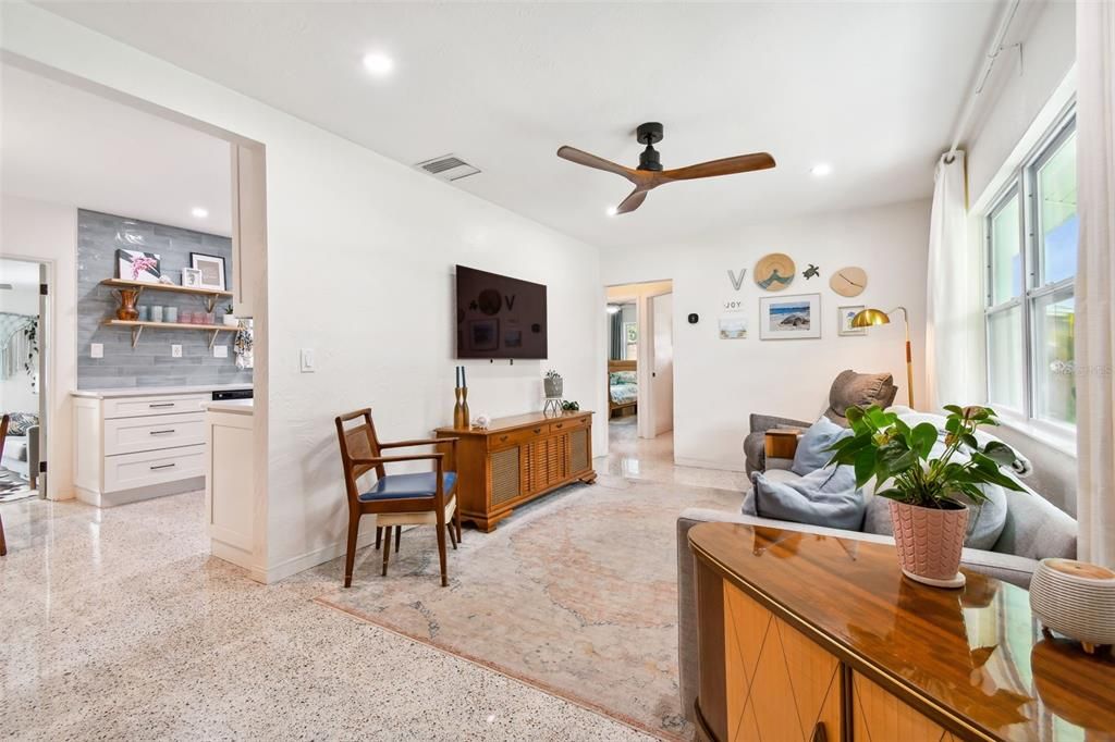 Active With Contract: $390,000 (2 beds, 2 baths, 1002 Square Feet)