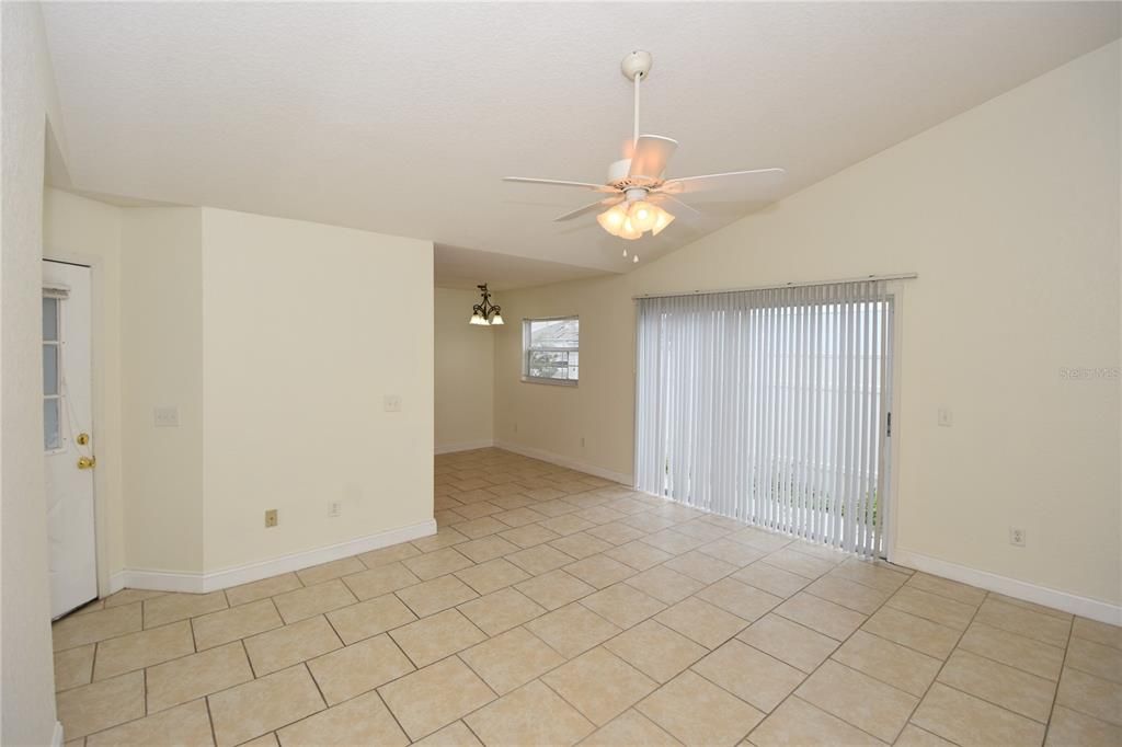 For Rent: $1,650 (3 beds, 2 baths, 1080 Square Feet)