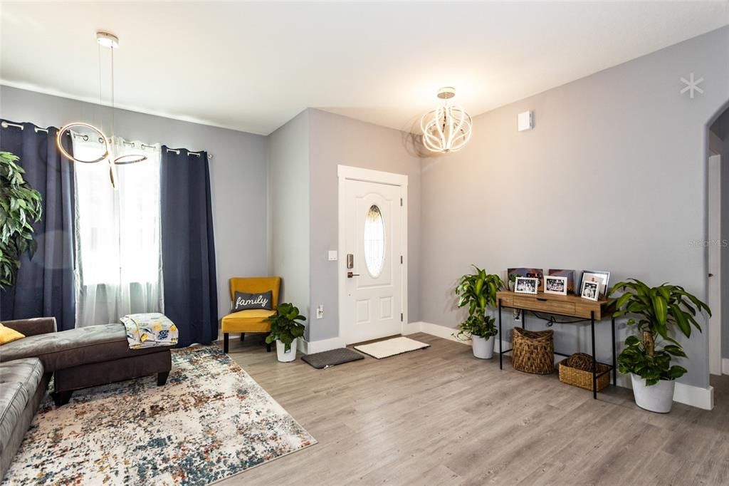 For Sale: $379,000 (3 beds, 2 baths, 1701 Square Feet)