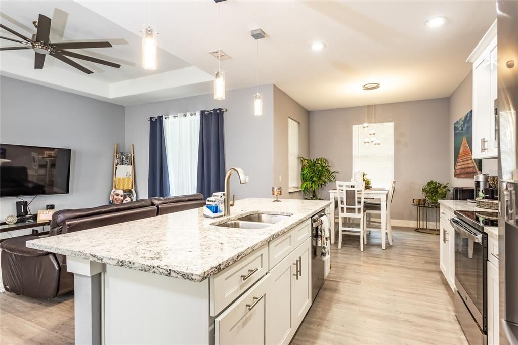 For Sale: $379,000 (3 beds, 2 baths, 1701 Square Feet)