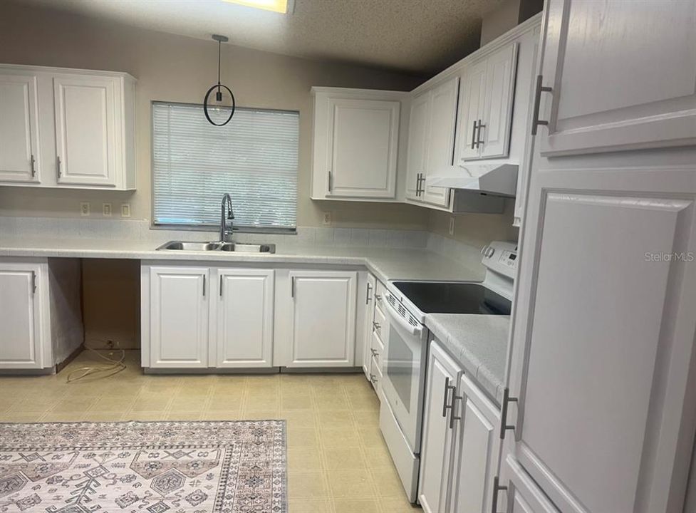 For Rent: $1,850 (3 beds, 2 baths, 2108 Square Feet)