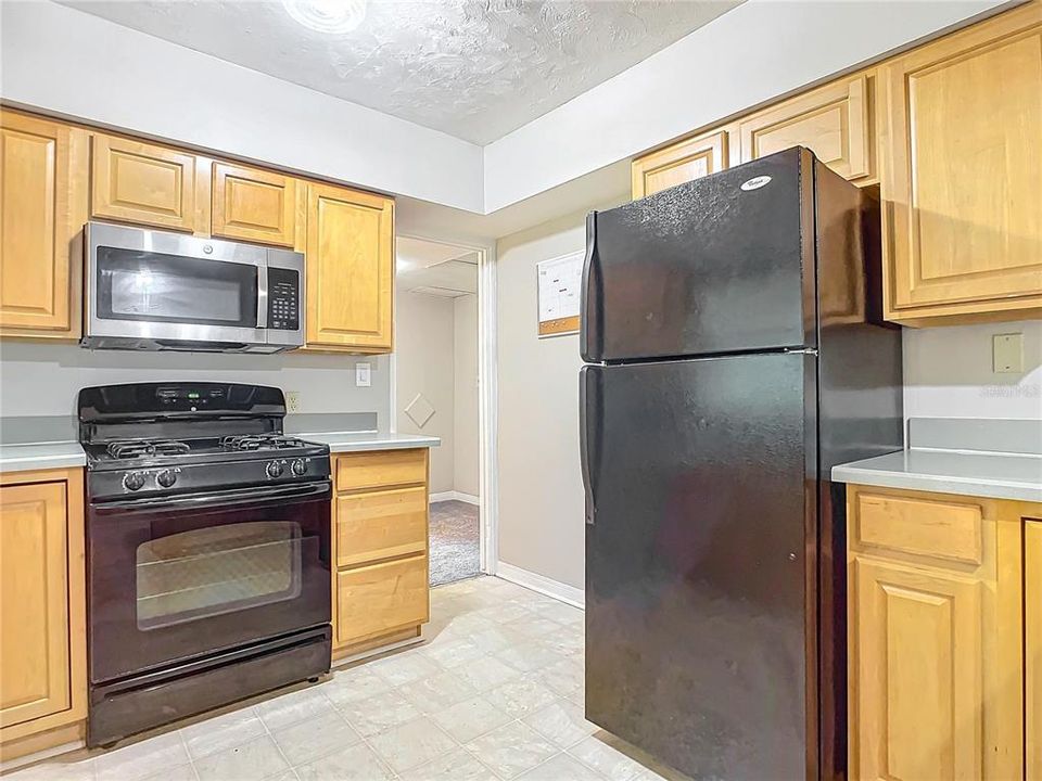 Active With Contract: $230,000 (2 beds, 1 baths, 1316 Square Feet)