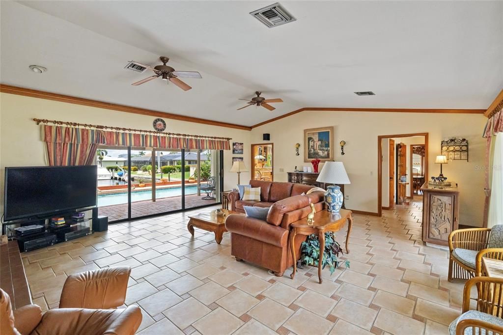 For Sale: $870,000 (4 beds, 2 baths, 3058 Square Feet)